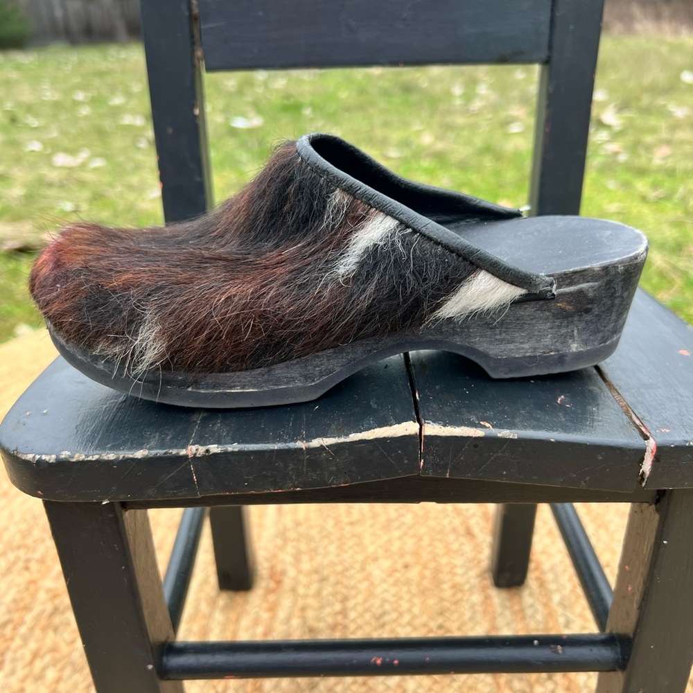 Vintage Cowhide Black and Brown Clogs